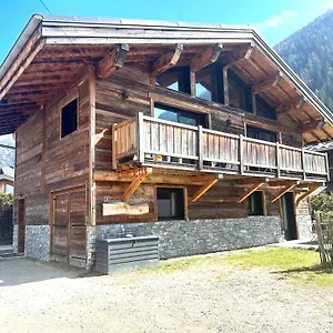 chalet-le-petit-nicolas-jacuzzi-vue-mont-blanc.hotels-rhonealpes.com/